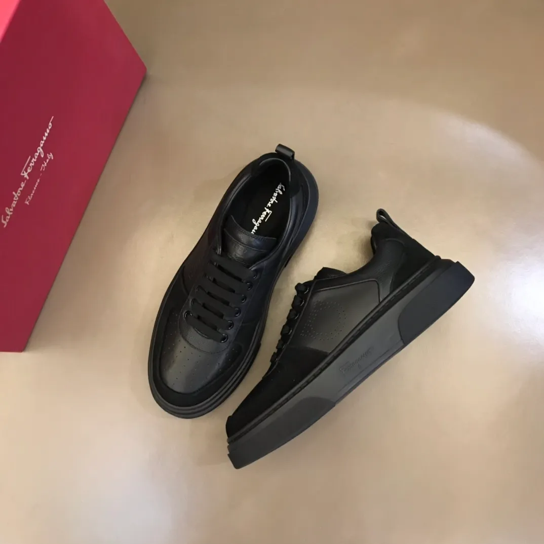 p420 "Salvatore Ferraga**" men's low-cut fashion sneakers. This casual shoe has a novel structure and is made of soft calfskin. The contrasting color elements on the upper highlight the bold and avant-garde atmosphere. The first-layer cowhide lining is high-end and comfortable. Energetic and fresh, these shoes can be worn with casual looks or add a touch of street style to elegant trousers.  Size: 38-44